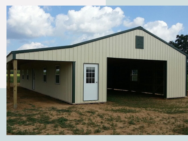 Строительство конюшен в Губахе